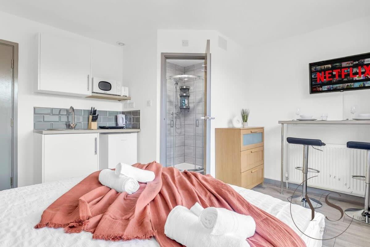 Sienna Longton Studio 2C - Wi-Fi, Alton Towers, Netflix Stoke-on-Trent Eksteriør bilde