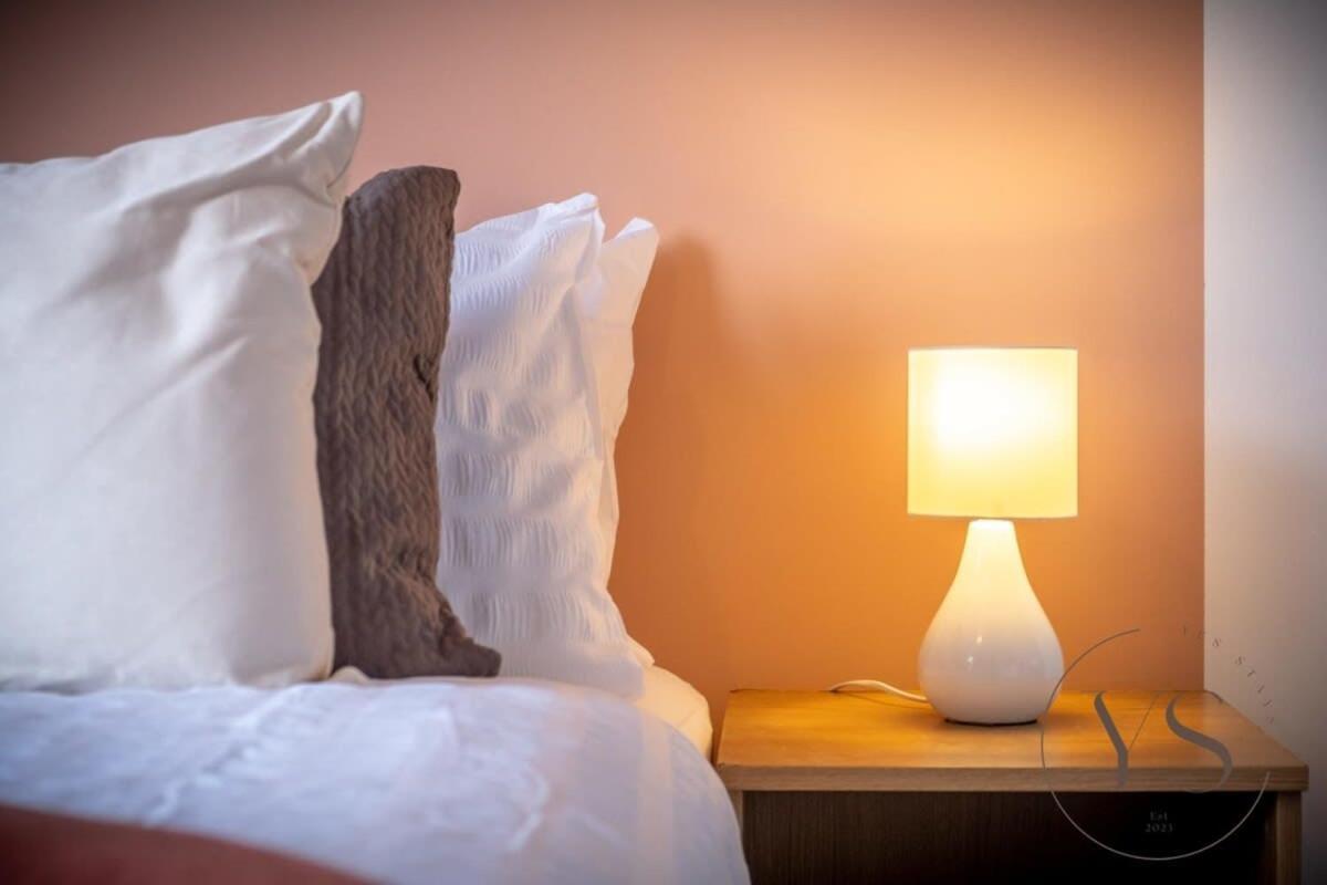 Sienna Longton Studio 2C - Wi-Fi, Alton Towers, Netflix Stoke-on-Trent Eksteriør bilde