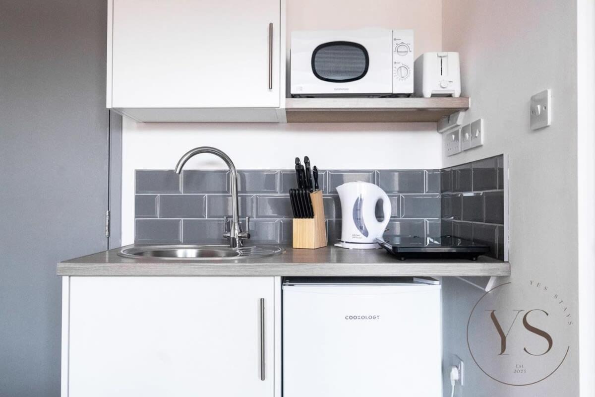 Sienna Longton Studio 2C - Wi-Fi, Alton Towers, Netflix Stoke-on-Trent Eksteriør bilde